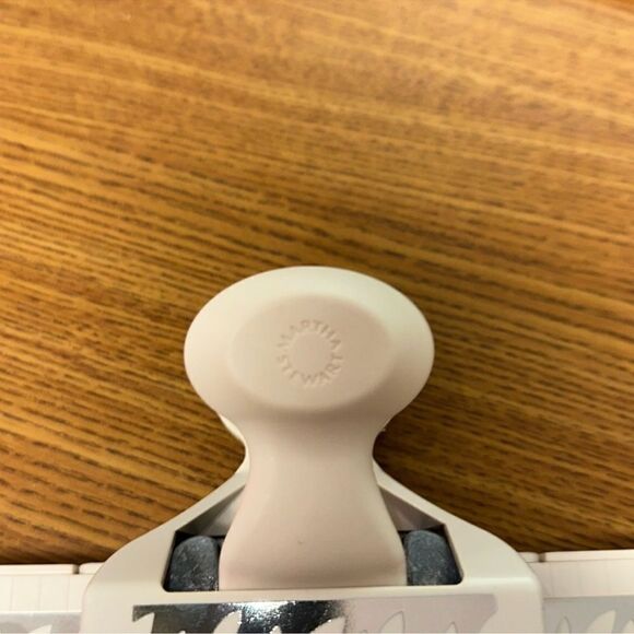 MARTHA STEWART Ivory Corner + Border Paper Punch Around the Page Vine Trim - Picture 7 of 7